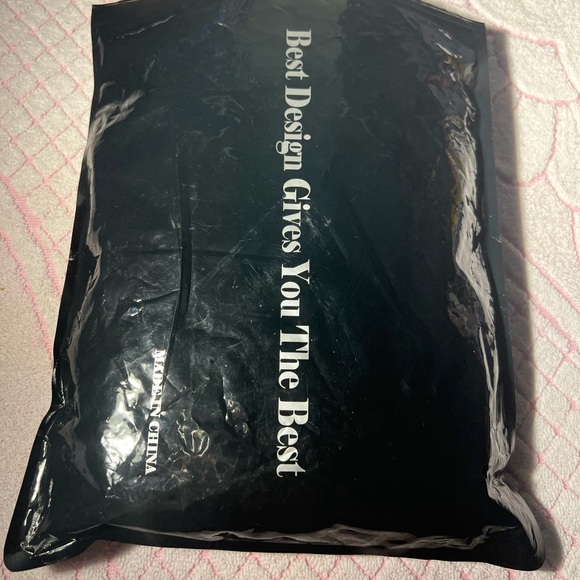 ENTRANCED STYLES Short Curly Wavy Bob Synthetic Wig With Bang Comes With Wig Cap - Picture 4 of 10